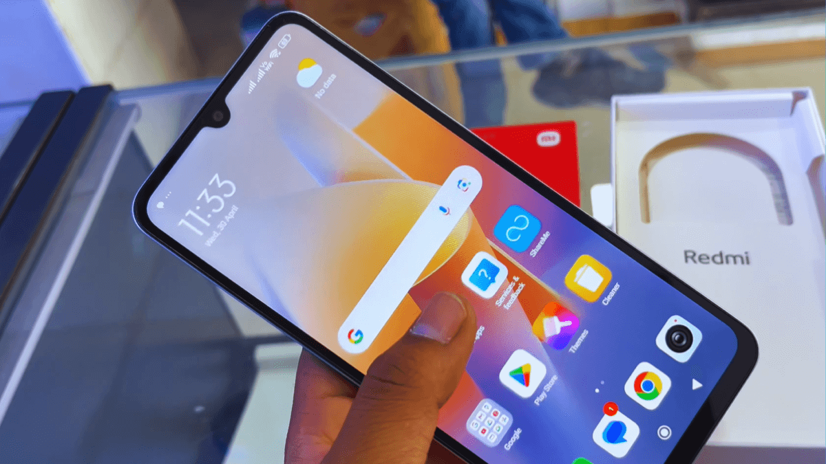 Front side of Redmi 14C 5G – an affordable smartphone by Xiaomi, considered one of the best Redmi smartphones for students in need of a reliable and modern display.