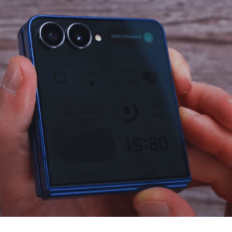 Samsung Galaxy Z Flip7 dual rear camera setup with FlexWindow – 2025 foldable smartphone camera design