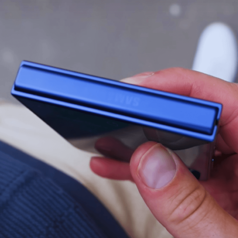Samsung Galaxy Z Flip7 side view showing ultra-slim profile – 13.7mm folded and 6.5mm unfolded thickness in 2025