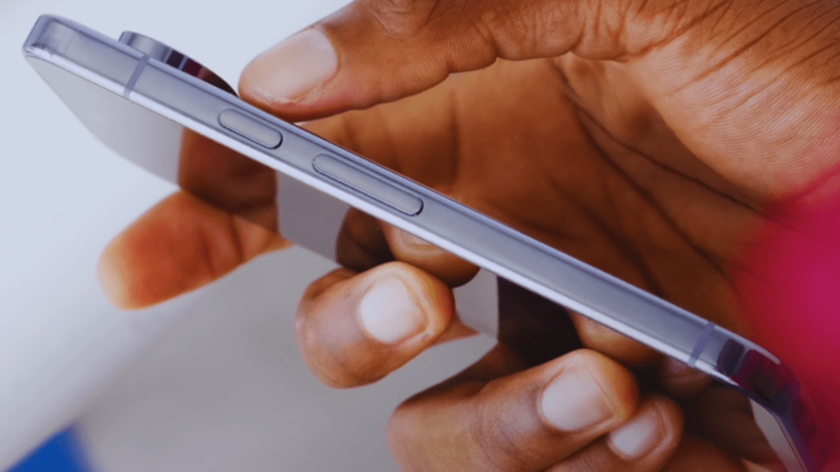 Premium design of the Google Pixel 10 Pro with an aluminum frame and front and back glass made of Gorilla Glass Victus 2