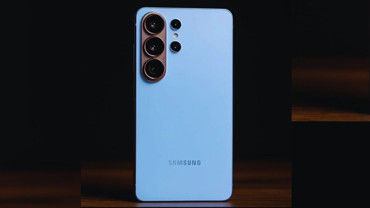 Samsung Galaxy S26 Ultra leaks showing rear design with triple camera setup