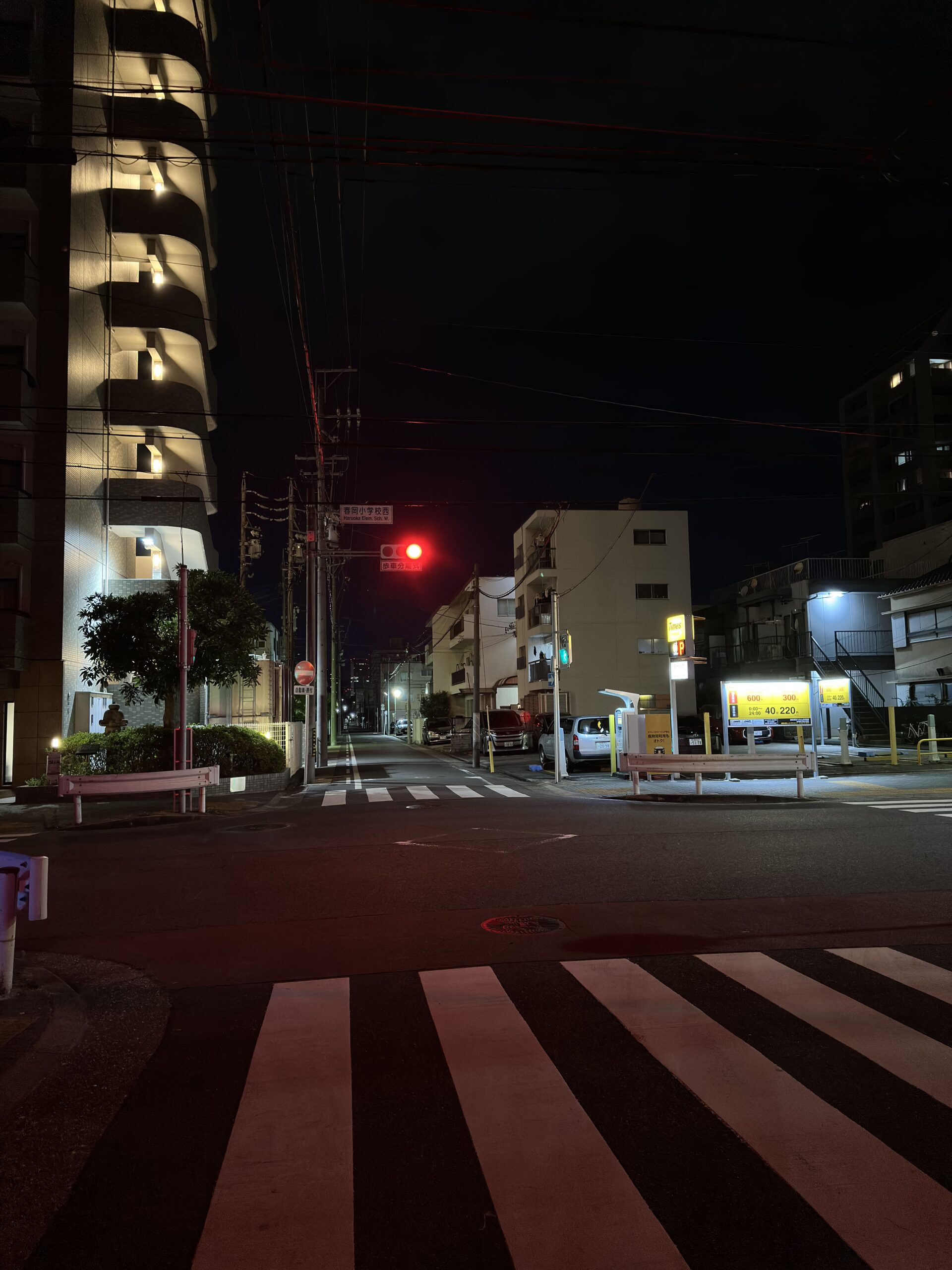 Night street scene captured with the iPhone 14 Pro Max 48MP main camera